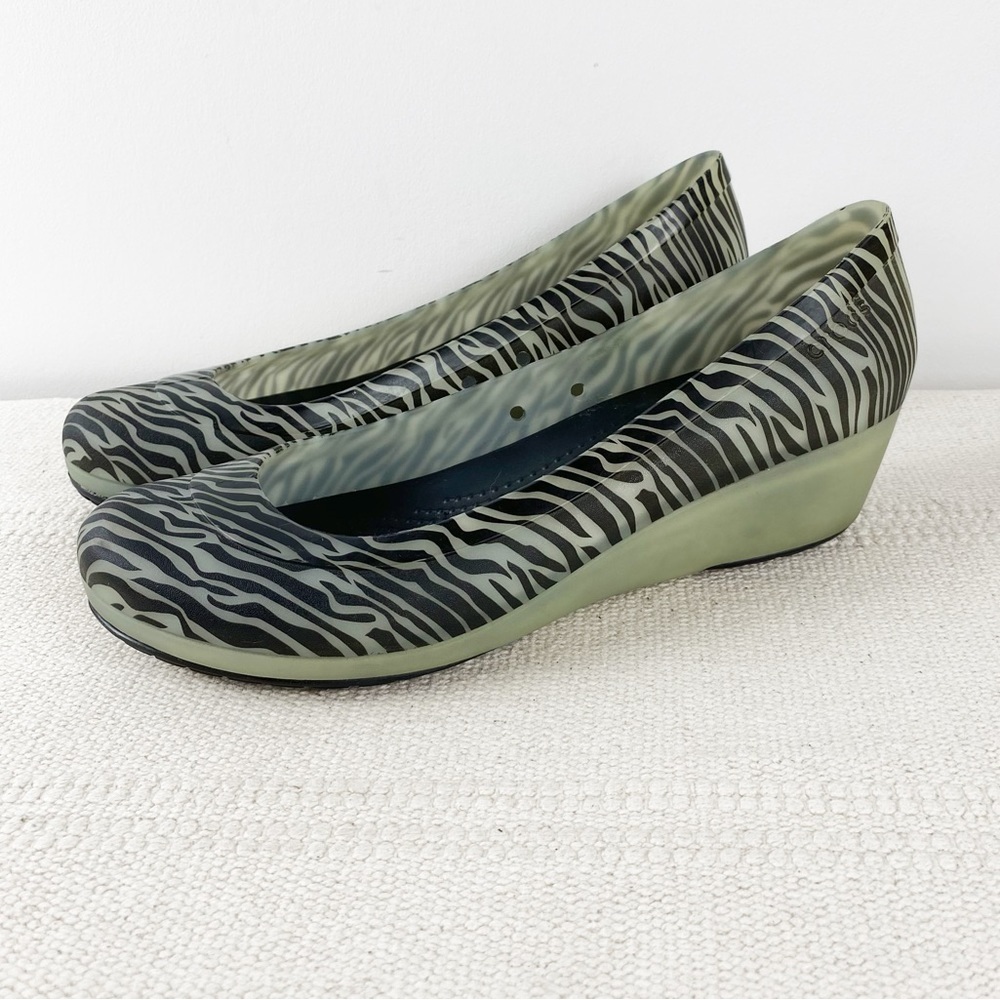 CROCS Carlisa Animal Print Zebra Wedge slip on Sandals Womens size 10